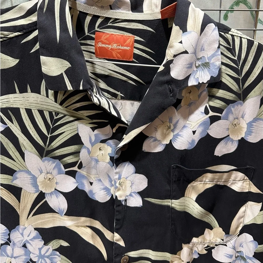 Tommy Bahama Black Floral Short-Sleeve Button-Down Shirt